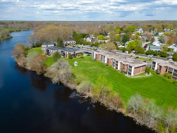 510 Child St APT 402B, Warren, RI 02885