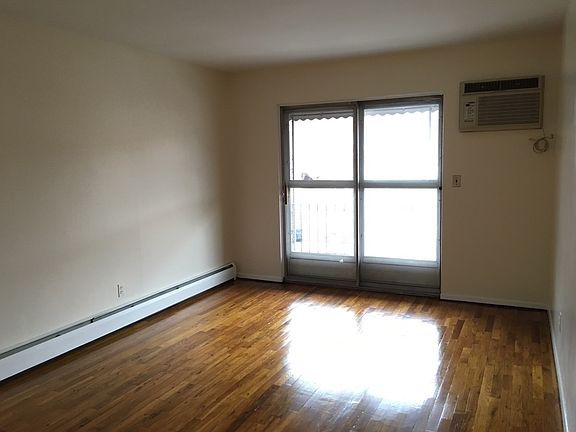 3rd image of 2249 38th St