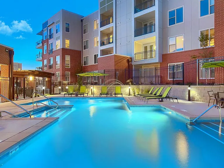 The Vue at Creve Coeur Apartments — Photo 7