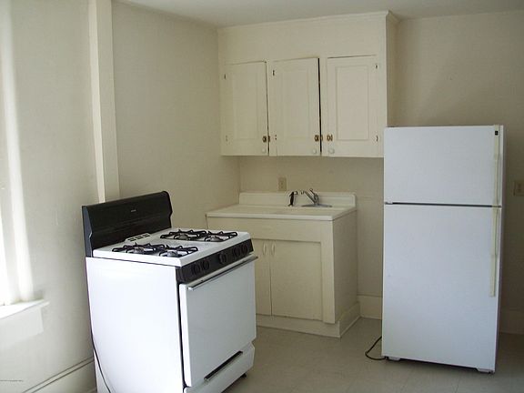 3rd image of 519 Sarah St APT 10