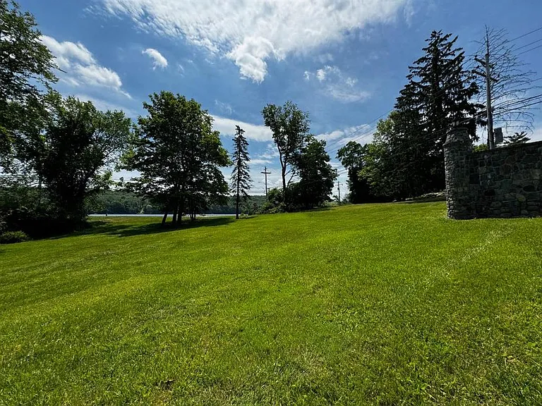 8 Lake Ave — Photo 6