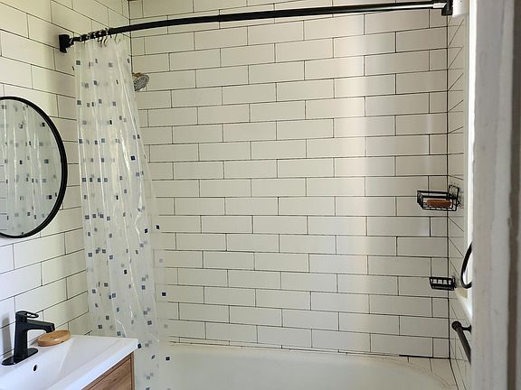 5th image of 192 Canfield Ave #1