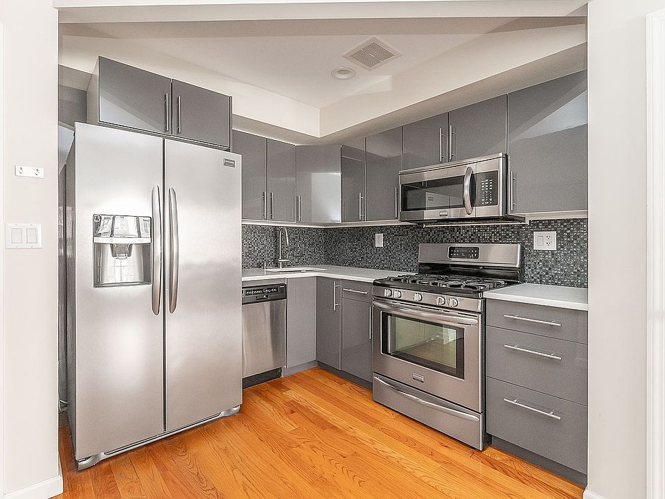 1st image of 3039 32nd St #2B