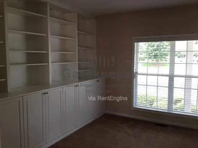 309 Hambrick Park — Photo 6