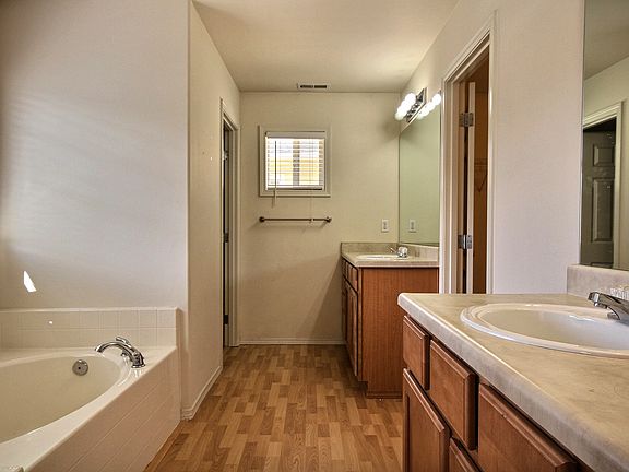5th image of 9528 187th St E