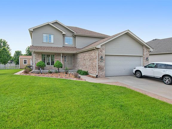 2nd image of 805 Wildwood Dr