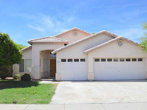 3rd image of 8449 W Laurel Ln
