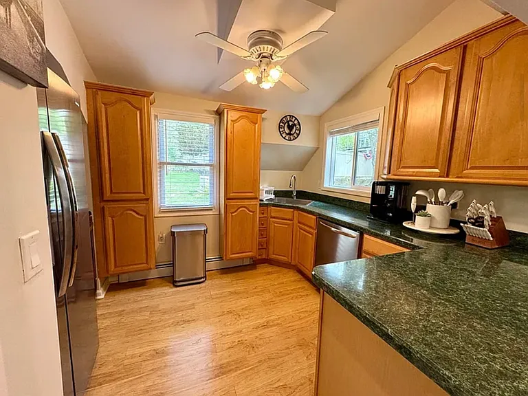 8 McKay Ln — Photo 18