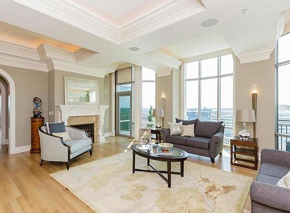 3rd image of 4909 Laclede Ave #2401