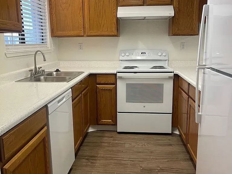 720 Sunrise Ave — Photo 11