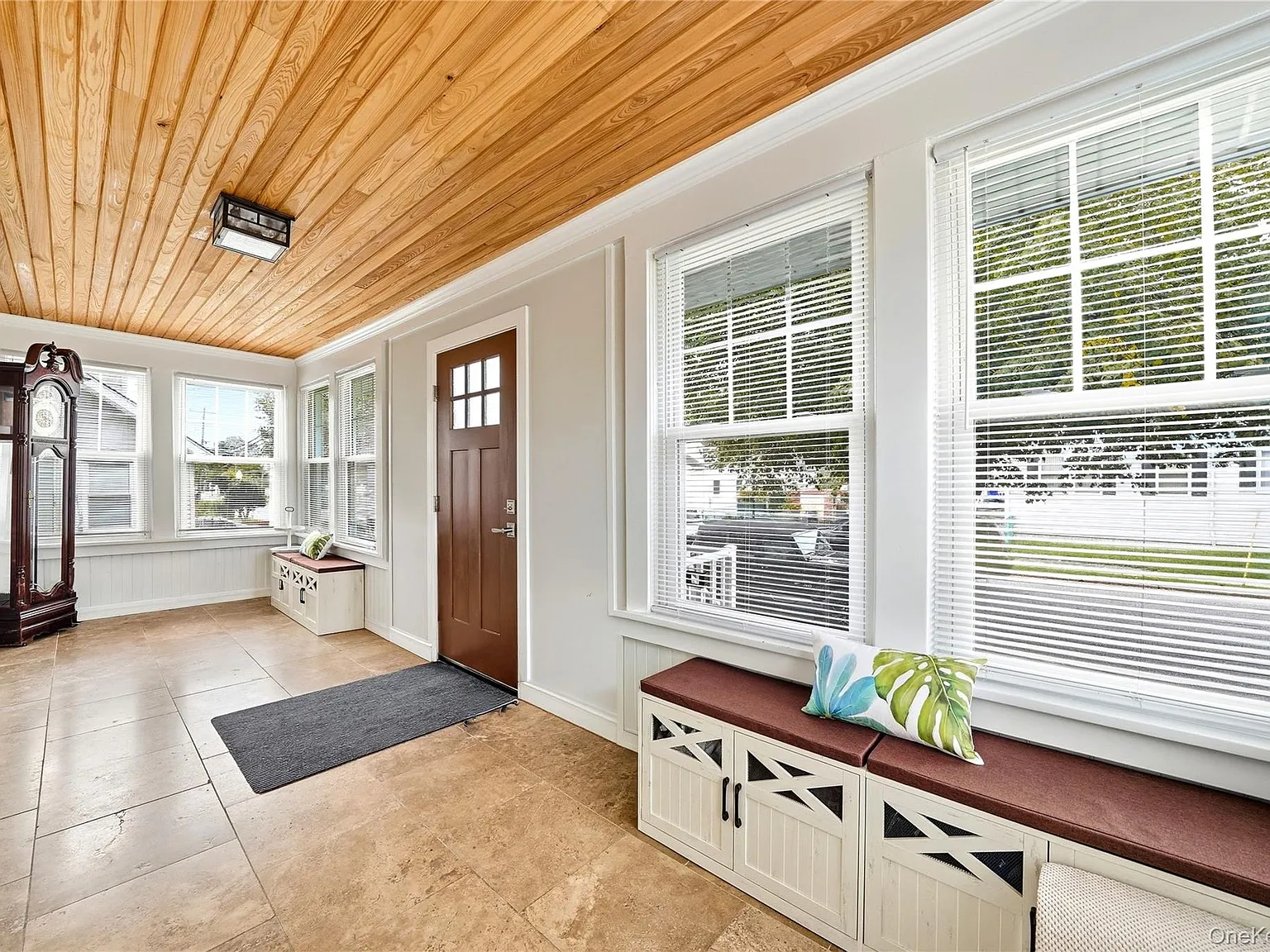3 bed, 1.0 bath, 1240 sqft, $3,750 — Photo 4