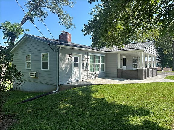 3rd image of 106 Holdinghausen Dr