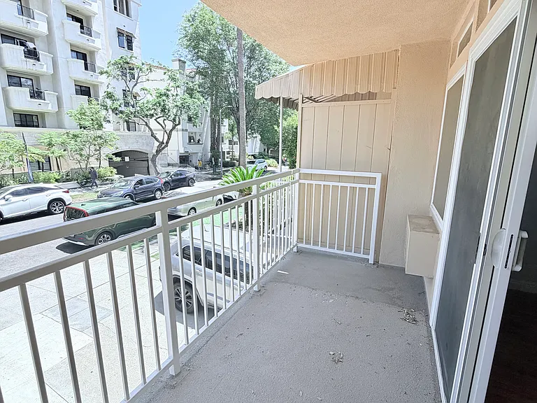 11635 Mayfield Ave #2 — Photo 10