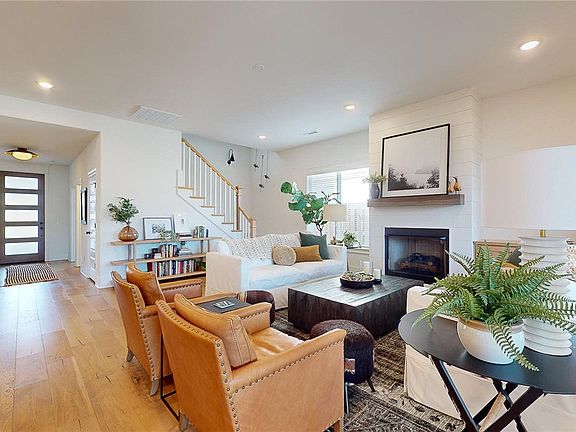 5th image of 2205 E Absolute St