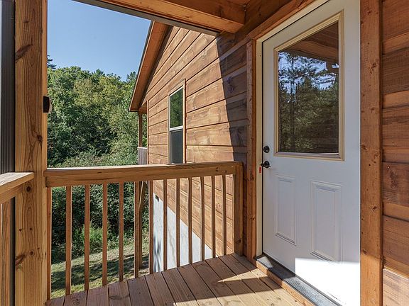 5th image of 180 Hawthorne Ln