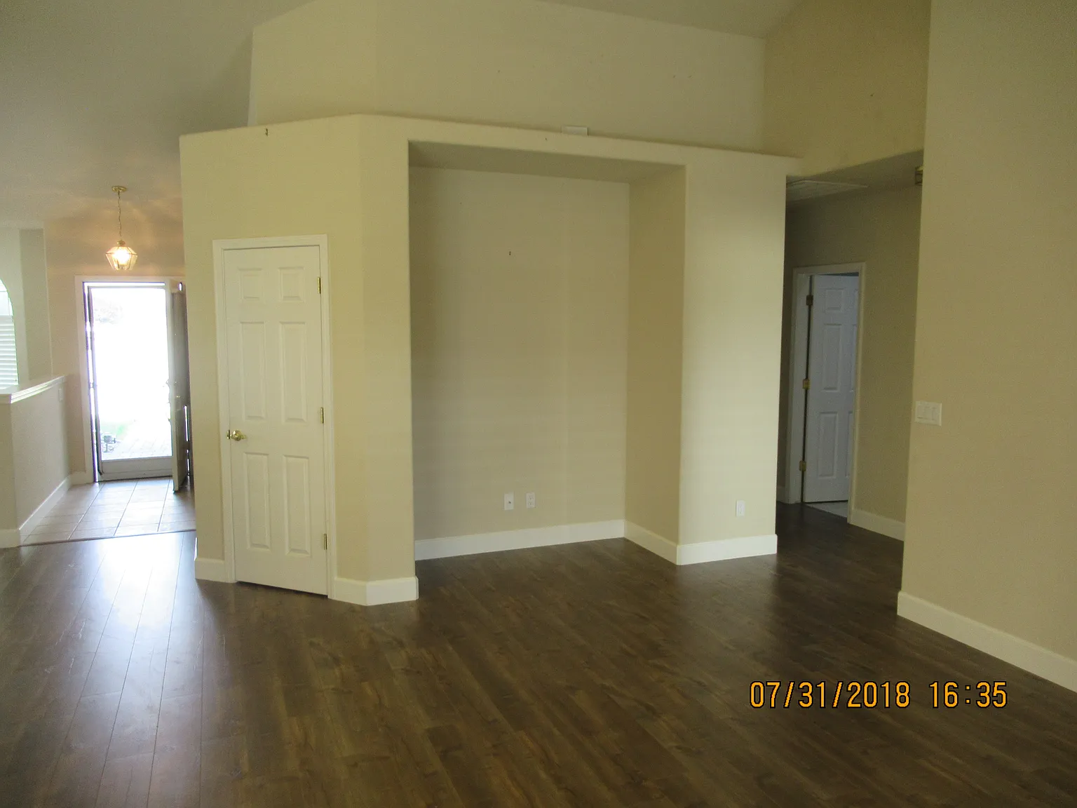 3 bed, 1915 sqft, $2,700 — Photo 4
