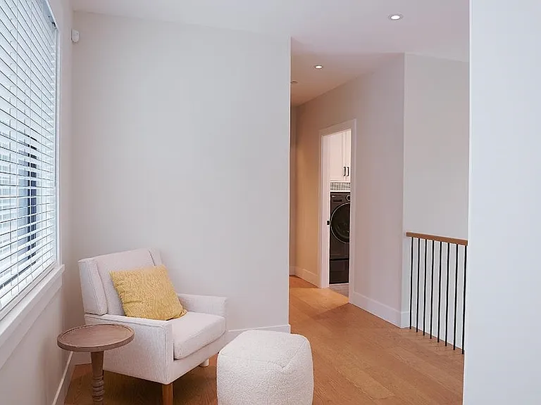 372 Moyne Dr — Photo 11