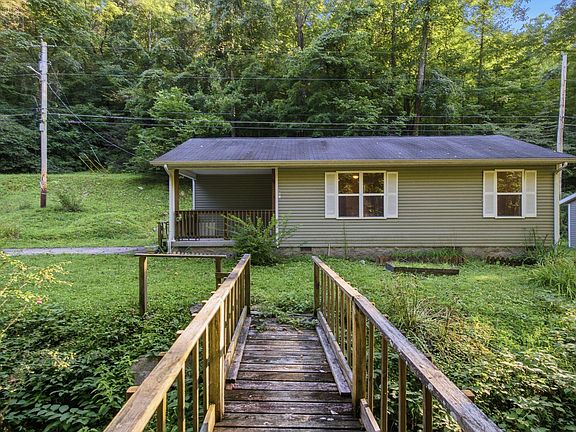 3rd image of 450 Nada Tunnel Rd
