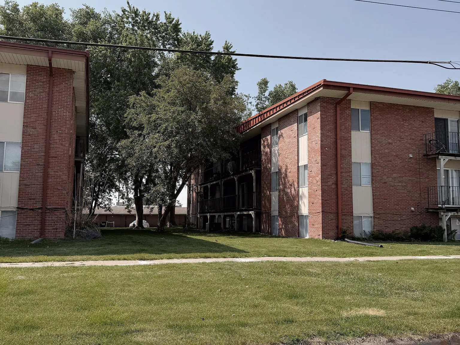 1402 Country Club Rd — Photo 3