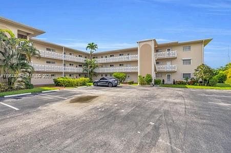 1st image of 2724 Garden Dr S APT 205