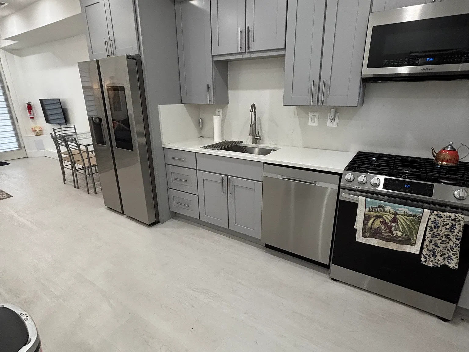 2 bed, 1.5 bath, 950 sqft, $4,200 — Photo 2