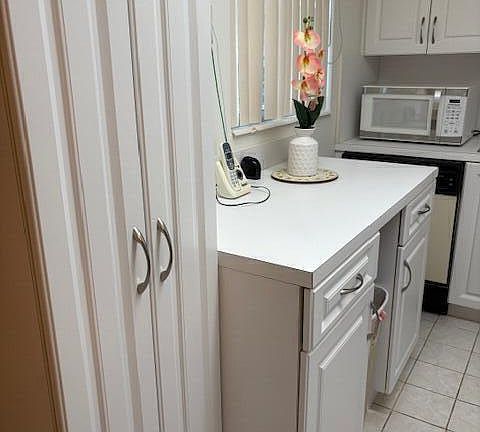 3rd image of 52 Islewood C