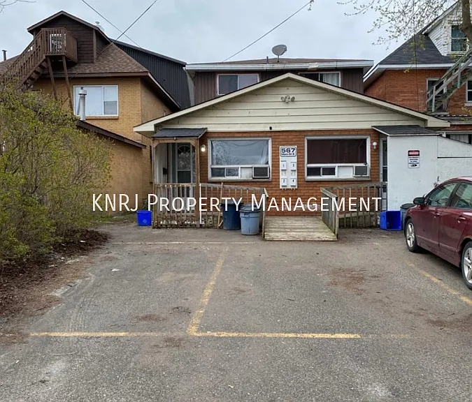 567 Main St E #4 — Photo 1