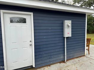 909 Palestine Rd, Picayune, MS 39466