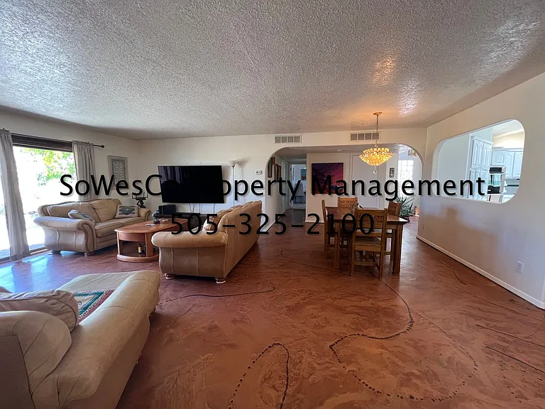 208 E 38th St — Photo 3