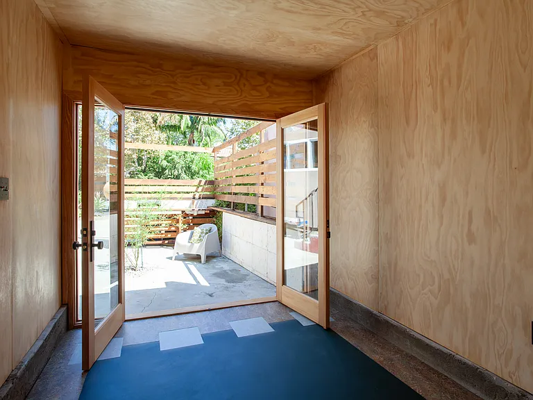 1559 N Commonwealth Ave — Photo 26