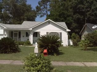 607 W Liberty St, Claxton, GA 30417