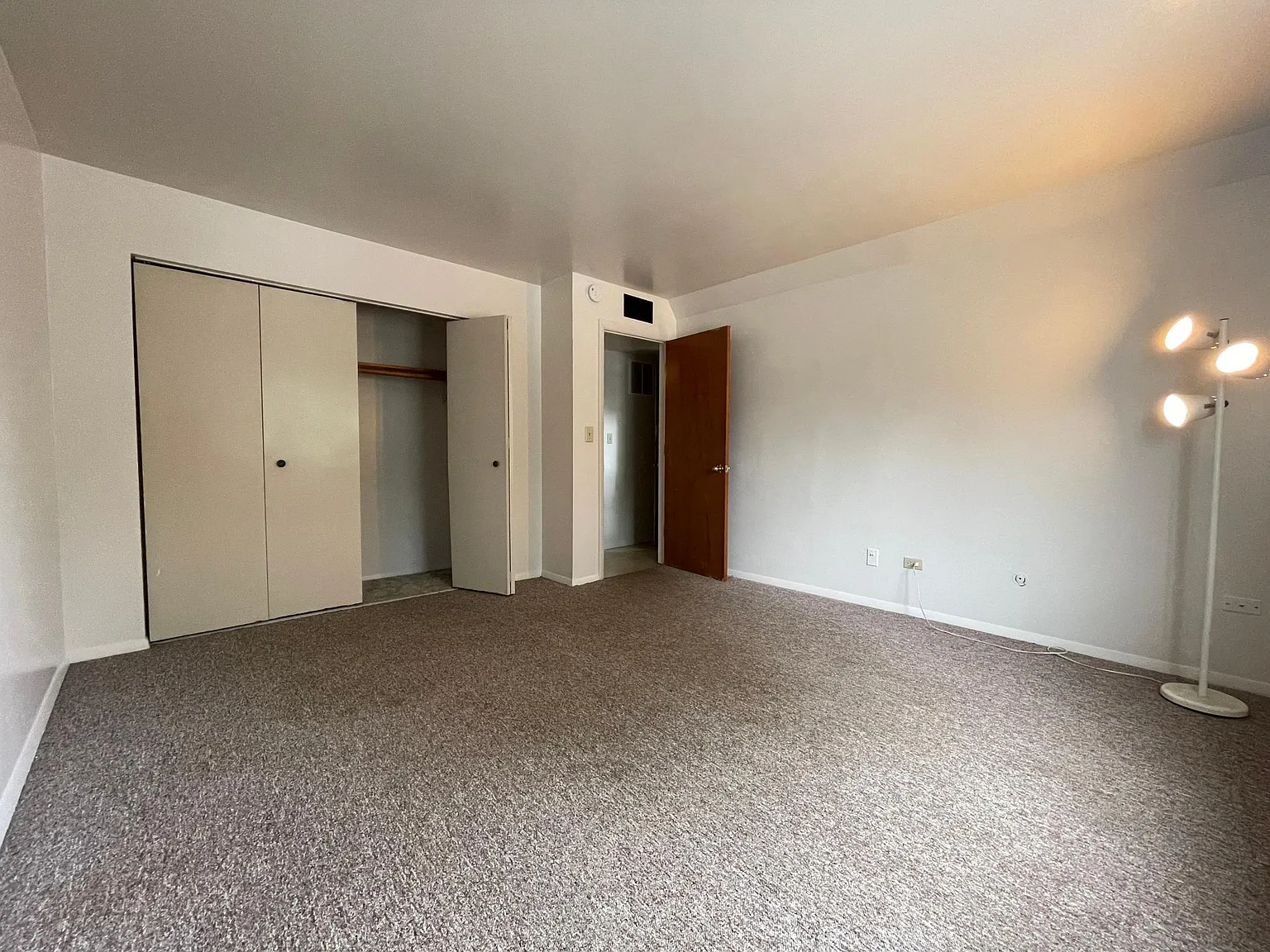 726 Grand Ave — Photo 3