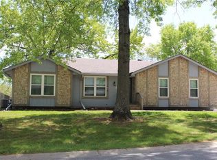 1816 SW Mic O Say Dr, Blue Springs, MO 64015