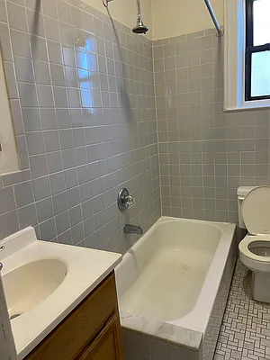 Rented by Metropolis International Realty Inc. | media 2