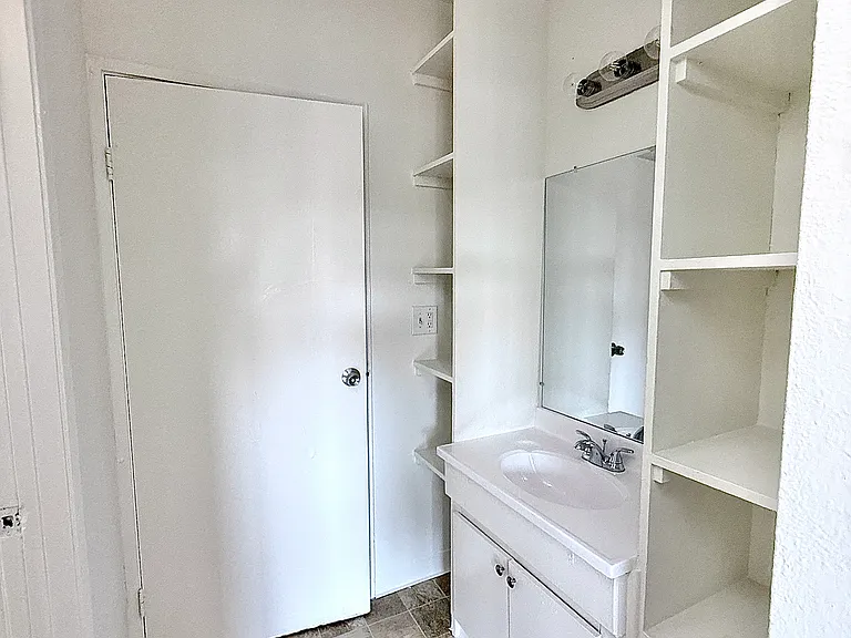 11959 Runnymede St #7 — Photo 12