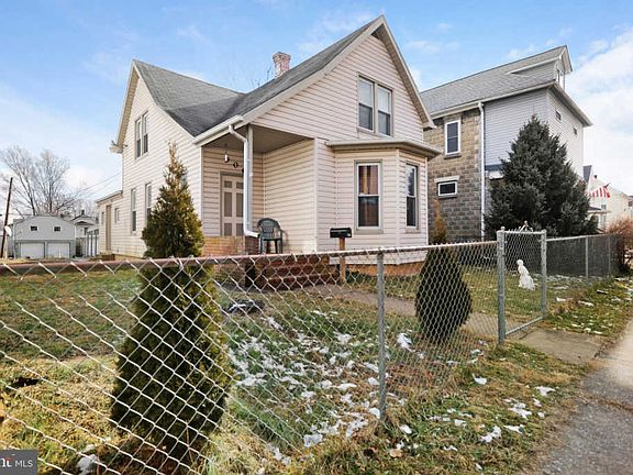 2nd image of 906 Pope Ave