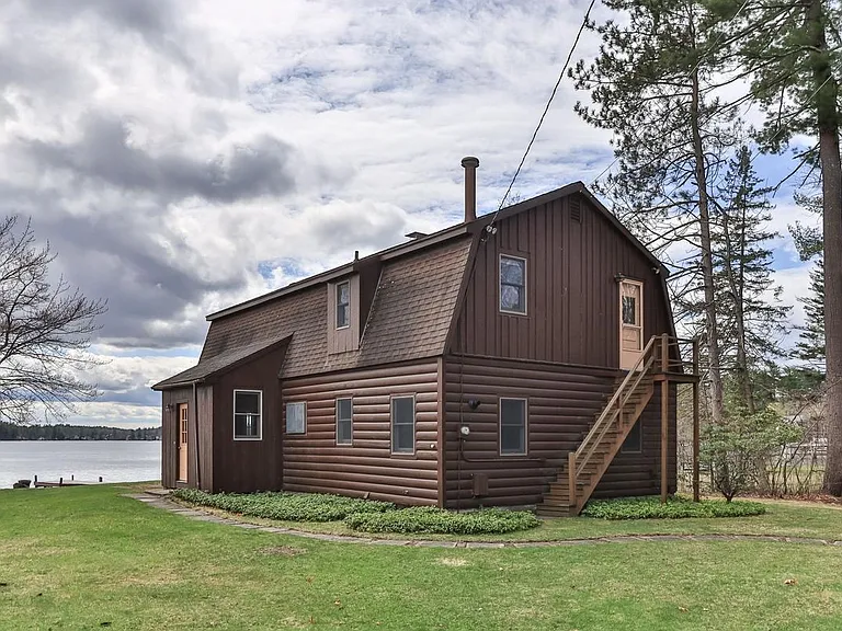 7 Howards Grv — Photo 3