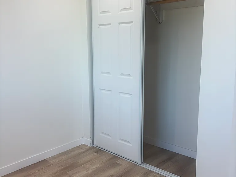 10714 Stanford Ave — Photo 4