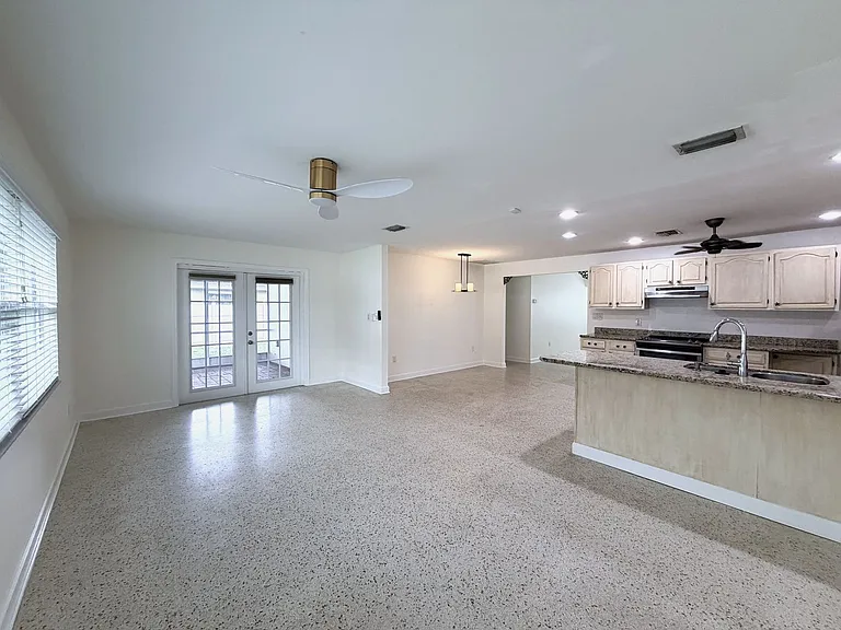 1637 S Mayfair Rd — Photo 11