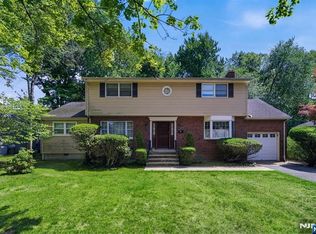 288 Montana St, Paramus, NJ 07652