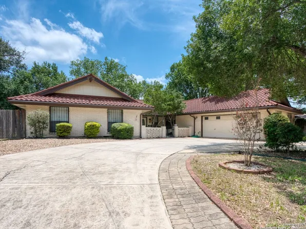 614 Candleglo Dr, Windcrest, TX 78239