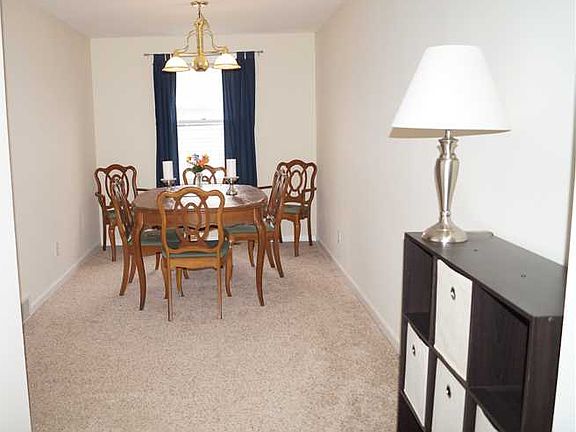 5th image of 61 Sundridge Dr