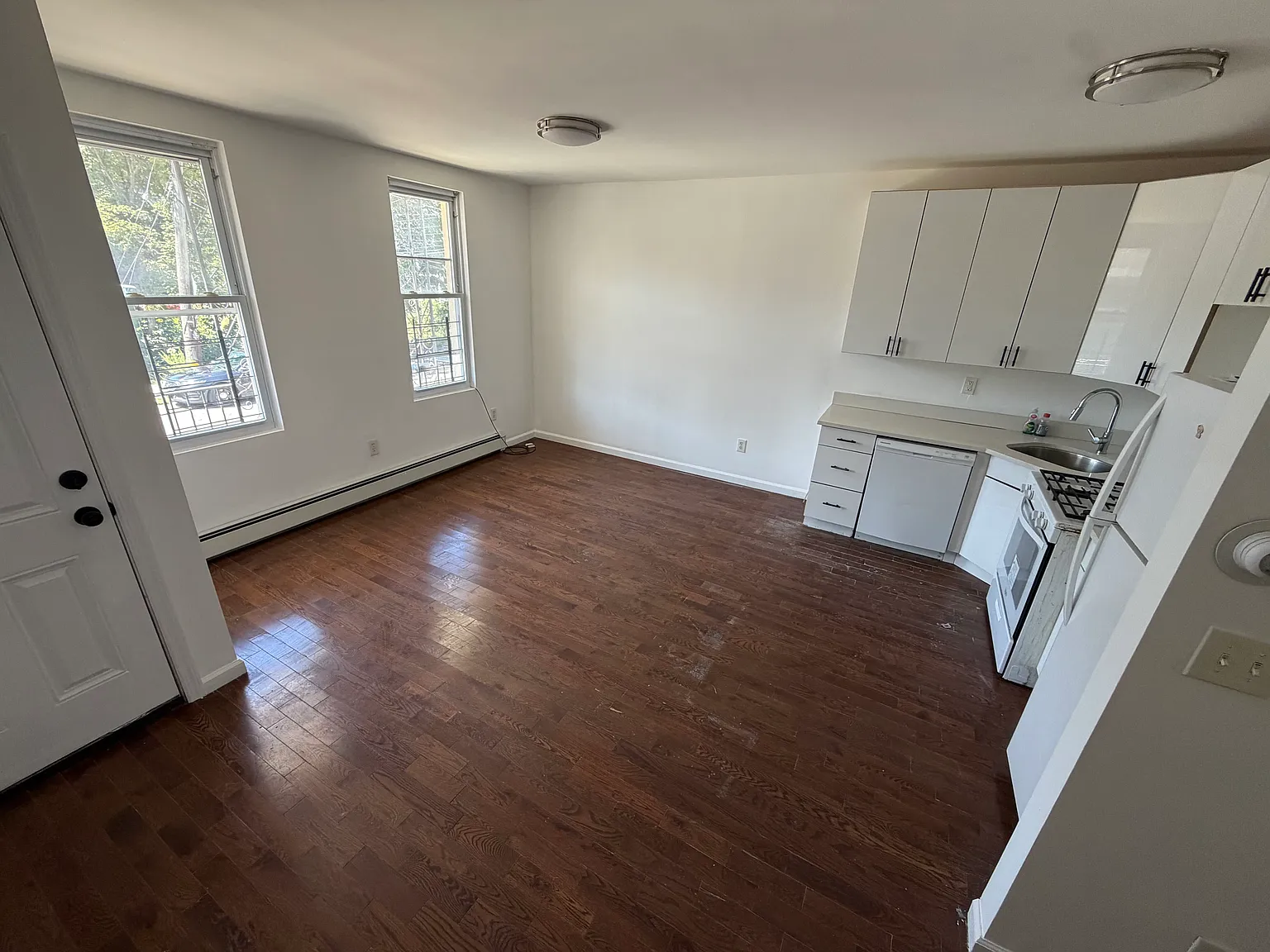 3 bed, $3,373 — Photo 3