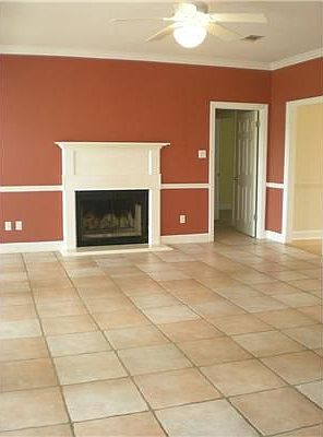 4th image of 2444 Greenview Dr