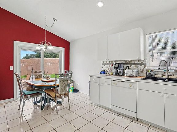 4th image of 1102 VINETREE DRIVE