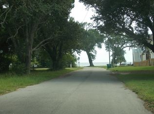 28 Terrace Dr, Pass Christian, MS 39571