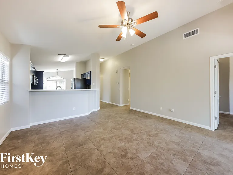 5346 W Jessica Ln — Photo 4