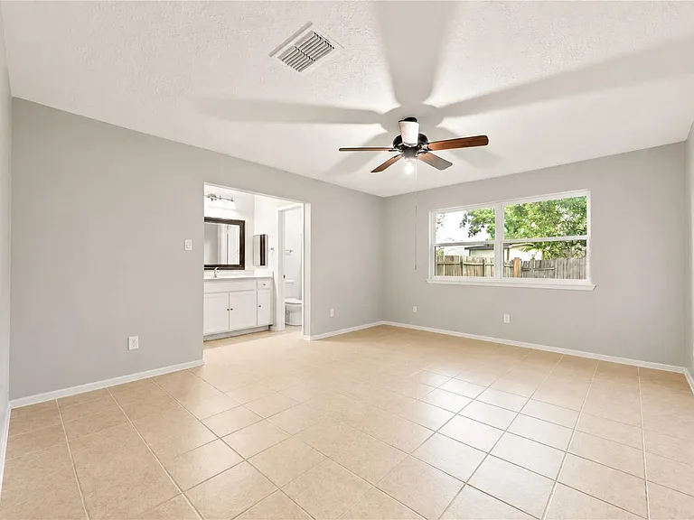 10123 Kent Towne Ln — Photo 8