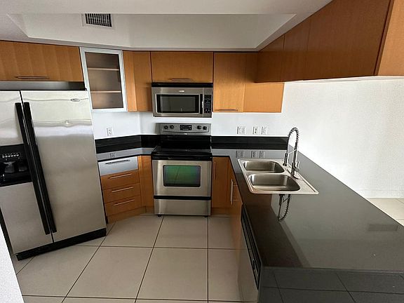 2nd image of 1717 N Bayshore Dr #2001