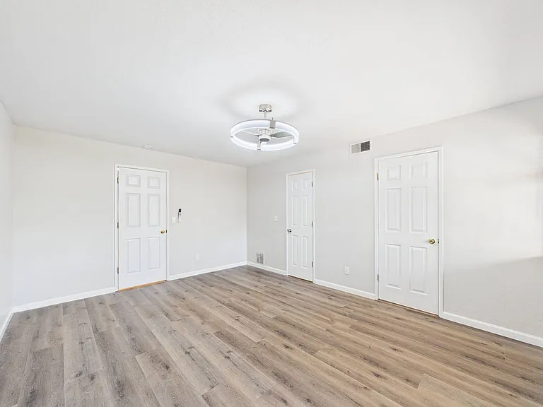 317 Cottonwood Ct — Photo 12